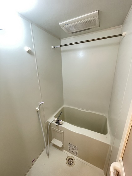 バス・シャワールーム　※別部屋の写真です