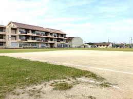 小学校　出雲市立大津小学校（小学校）まで867m