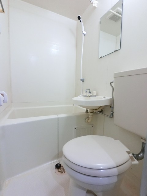 バス・シャワールーム　お掃除も簡単な３点ユニットバス♪