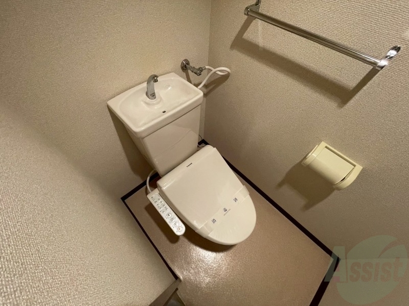 トイレ　ウォシュレット機能がついたトイレ。安心して使用できますね。