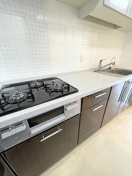 キッチン　グリル・3口ガスコンロ付き