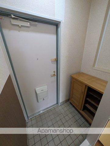 ＪＲ東北本線 福島駅 バス乗車時間：15分 最寄りバス停で下車 徒歩3分 4階建 築39年の玄関写真