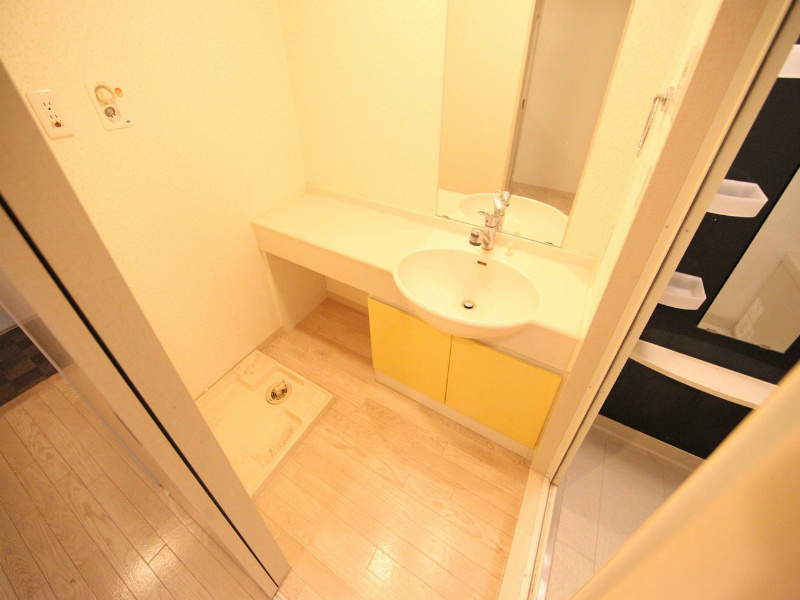 洗面設備　脱衣所　独立洗面台付（シャンプードレッサー付）