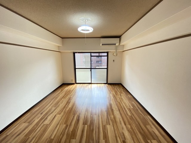 居室・リビング　【洋室】同物件別部屋写真です。