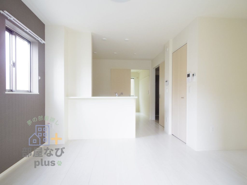 居室・リビング　※他号室写真です