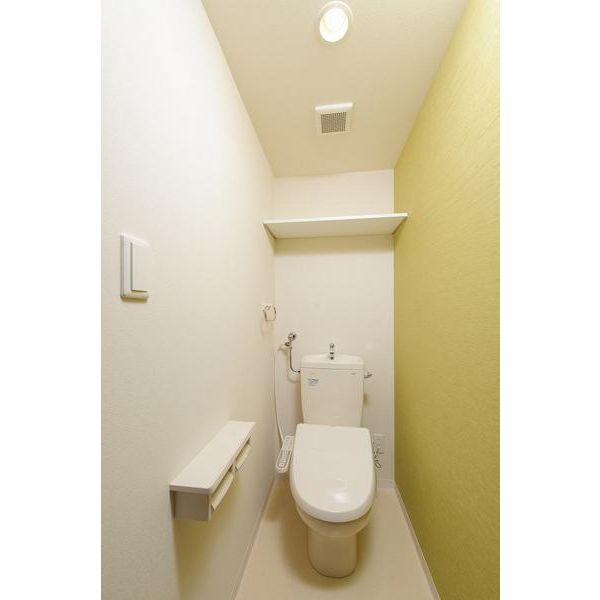 トイレ　嬉しいウォシュレット付きのトイレ！便座温かいですよ♪