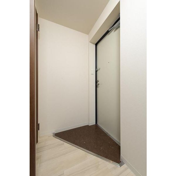 玄関　圧迫感のない玄関スペースです♪