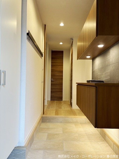 玄関　写真は同型タイプ