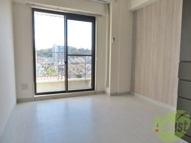 居室・リビング　陽の光が差し込む明るいお部屋は気持がいいですね～