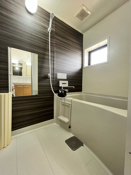 バス・シャワールーム　追い焚き機能付きお風呂