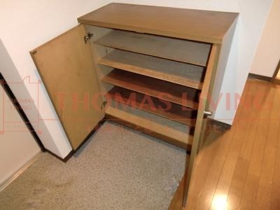 玄関　シュースボックスあります。