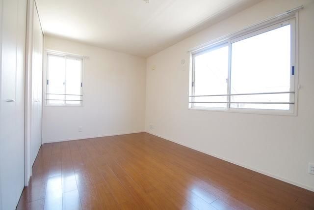 その他部屋・スペース　★二面採光の明るいお部屋です★