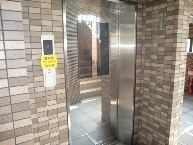 エントランス　エレベーター