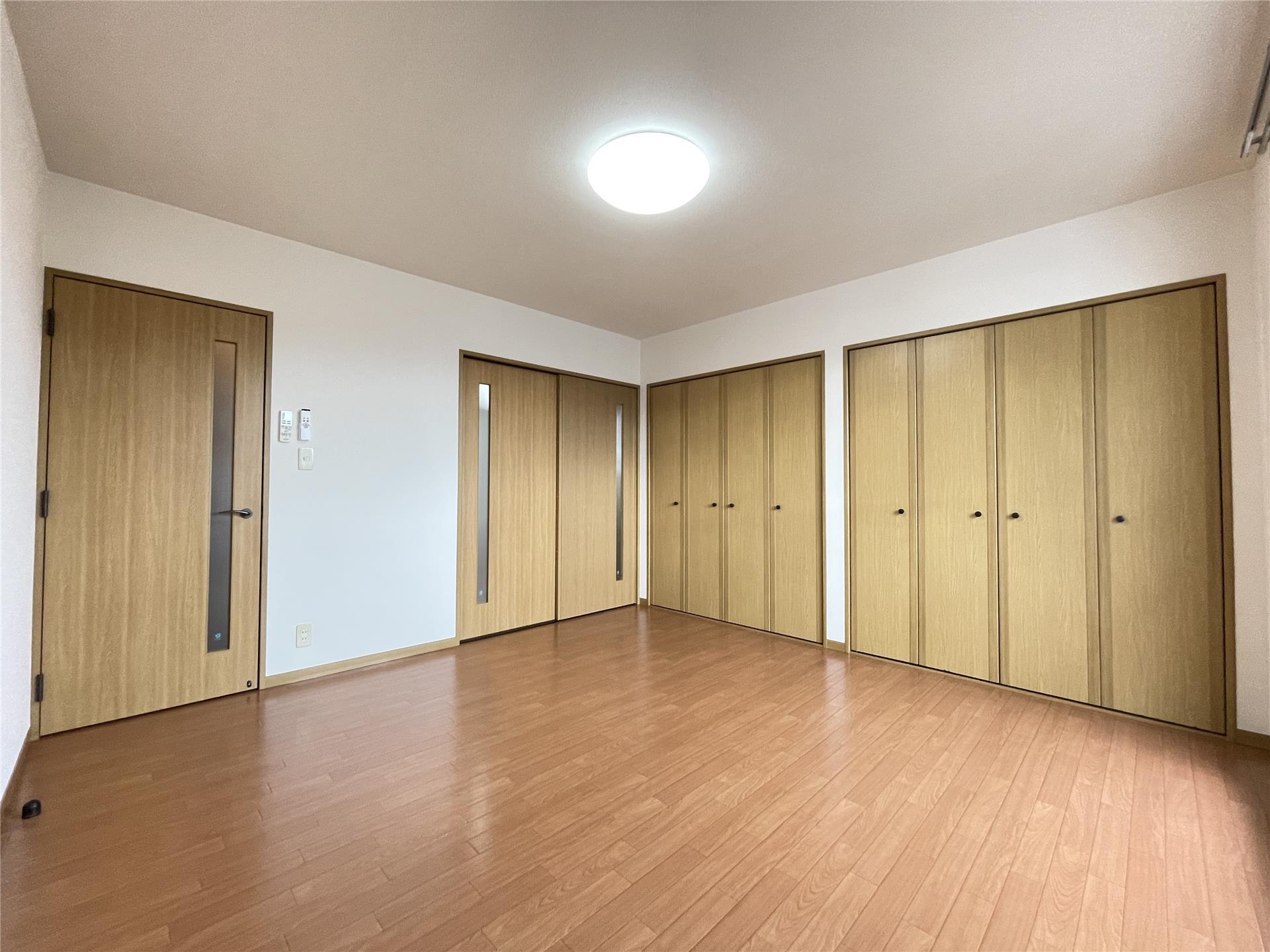 居室・リビング　8帖の洋室です♪