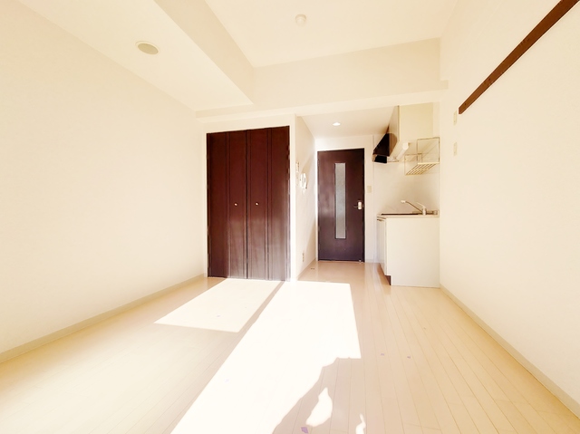 居室・リビング　２４．４７平方メートルの広さがある洋室