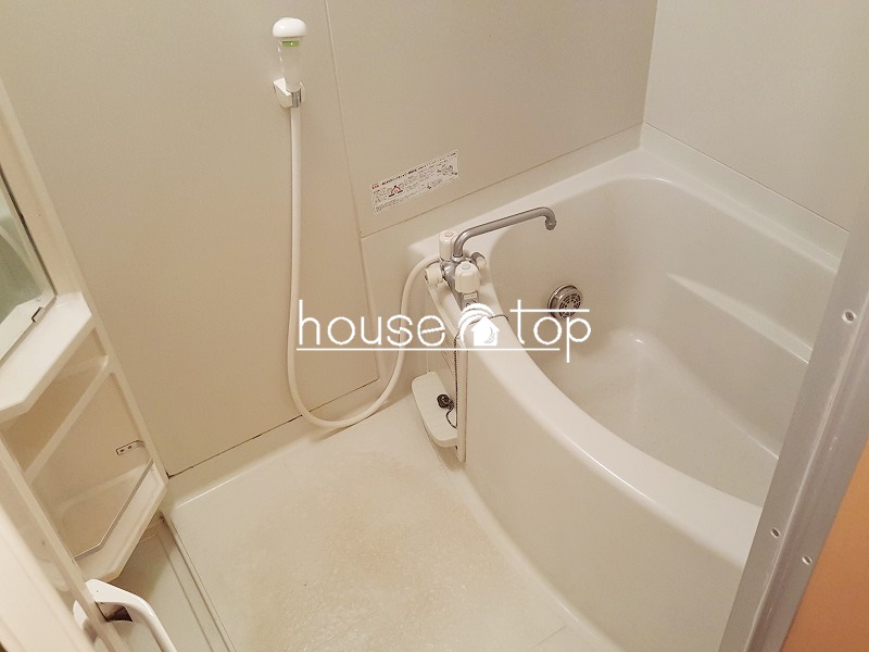 バス・シャワールーム　広々とした浴槽♪窓もあるので換気もバッチリ！