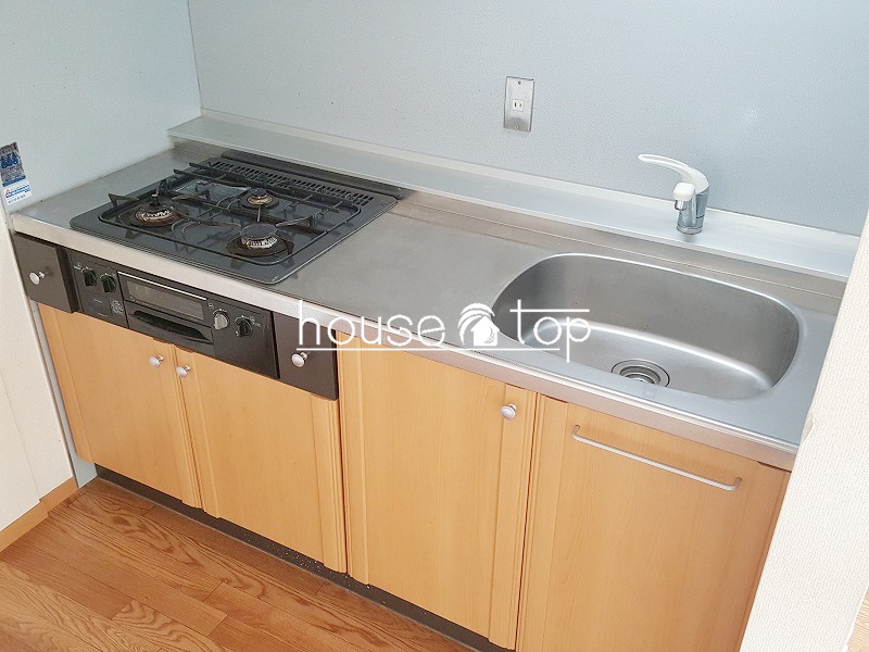 キッチン　3口コンロ付システムキッチン！独立キッチンなので大変便利♪