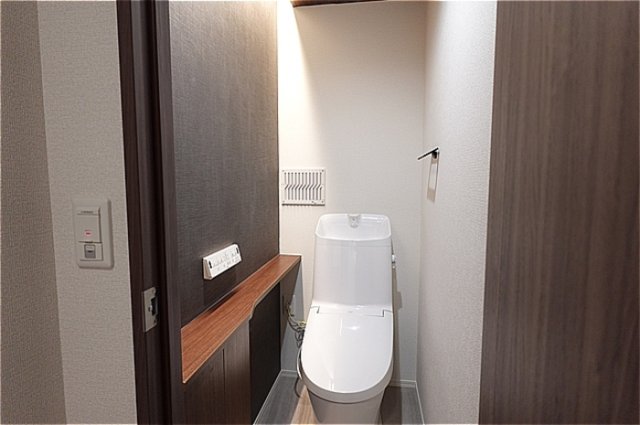 トイレ　温水洗浄暖房便座のトイレ