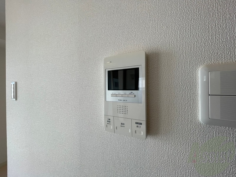 セキュリティ　ＴＶモニター付インターホンです。来客者の顔が見えるので安心！