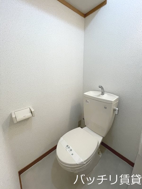 トイレ　＊画像は別部屋の為イメージ、現状優先致します