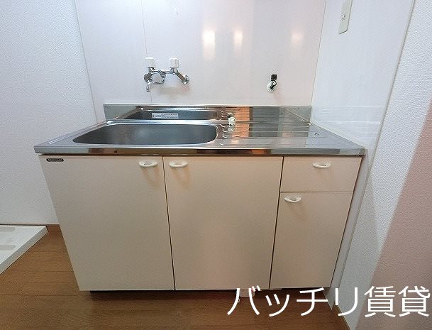 キッチン　＊画像は別部屋の為イメージ、現状優先致します