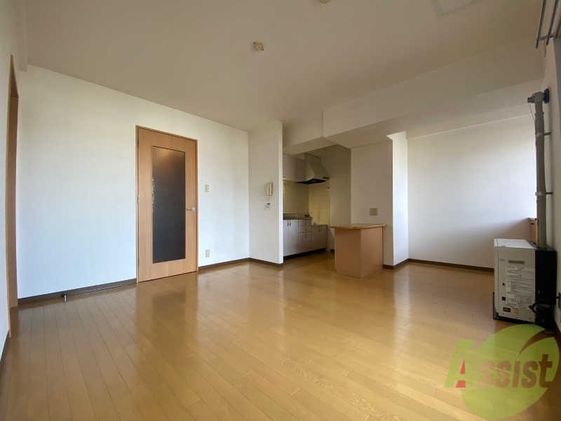居室・リビング　広くてキレイなお部屋が広がっていて、充実した生活が送れそう。