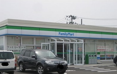 コンビニ　ファミリーマート新津善道町店（コンビニ）まで600m