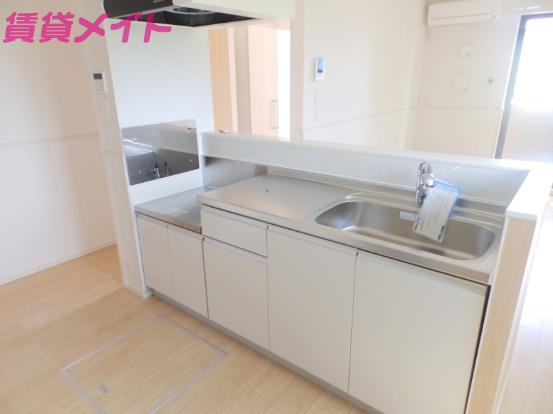キッチン　別部屋参考写真です