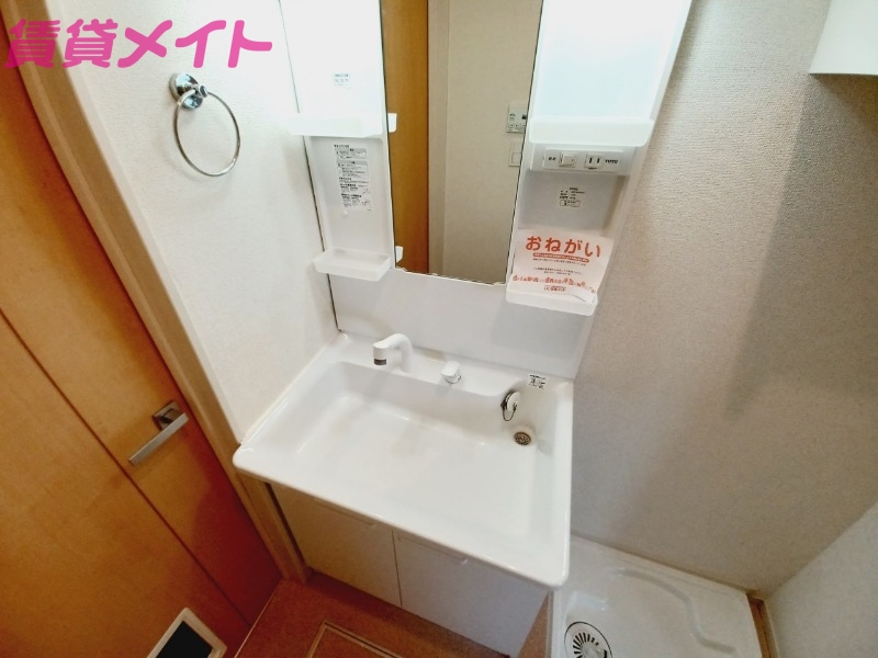 洗面設備　別部屋参考写真です