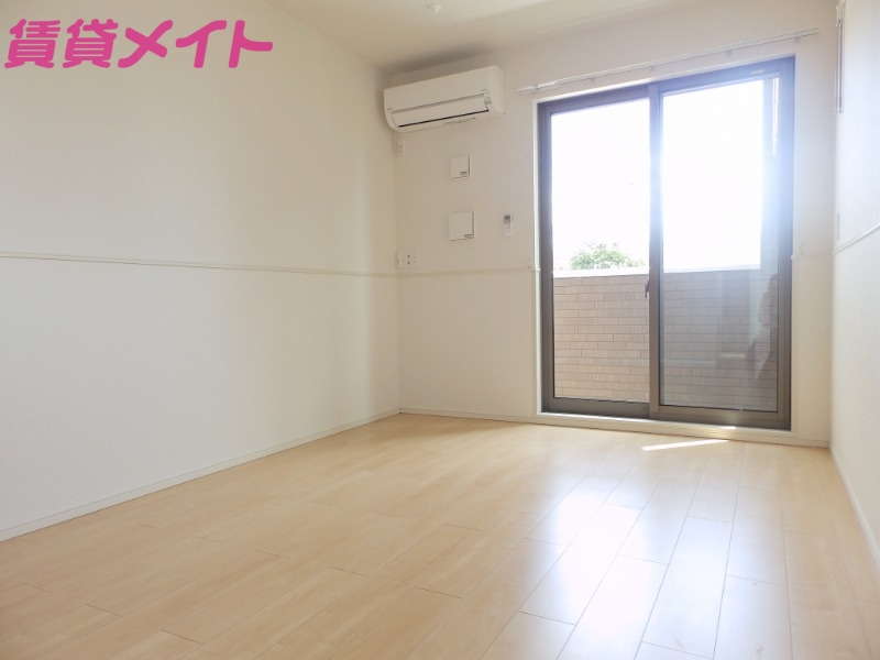 居室・リビング　別部屋参考写真です
