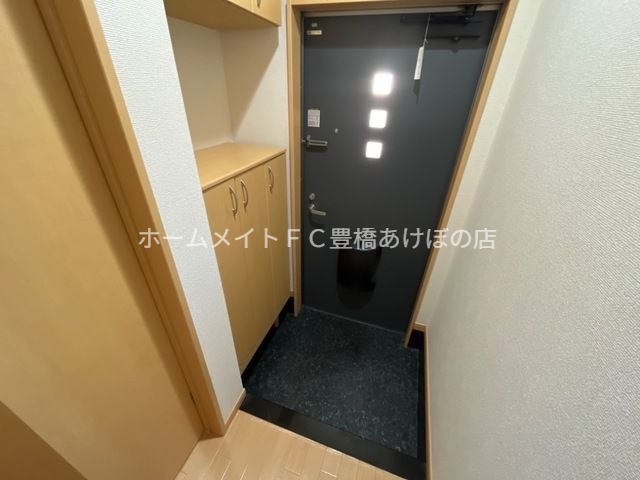 玄関　同型別部屋写真