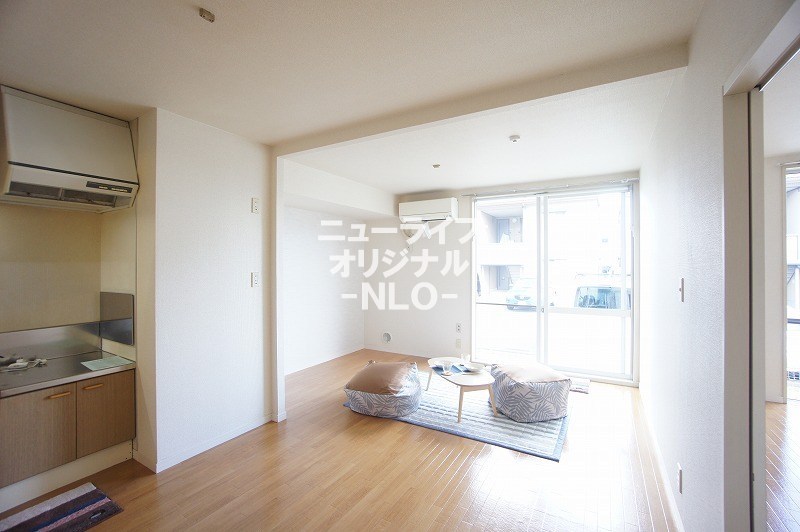 居室・リビング　11.4帖のリビング☆エアコン付きのお部屋です☆