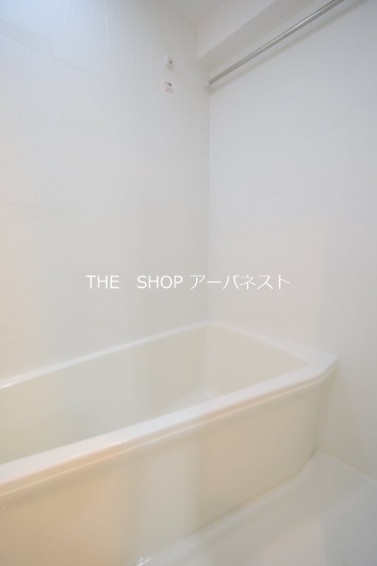 バス・シャワールーム　足が延ばせるバスタブ！