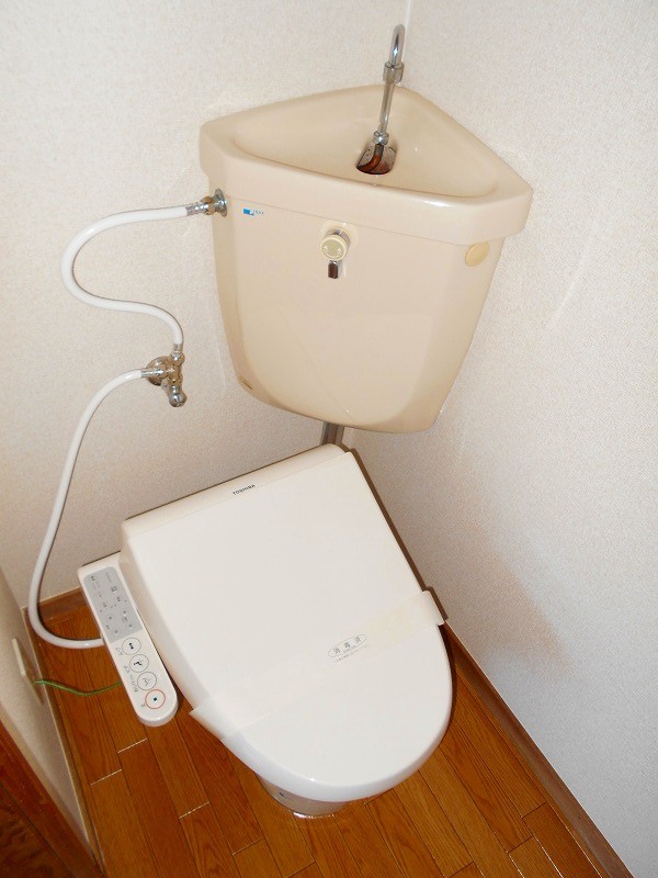 トイレ　温水洗浄便座