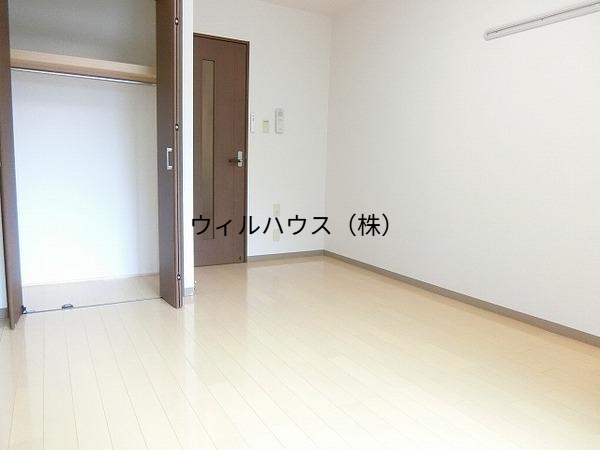 居室・リビング　広々とした洋室！