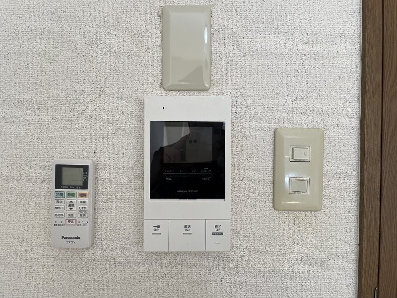 セキュリティ　TVモニターフォン付きで訪問者を確認できます