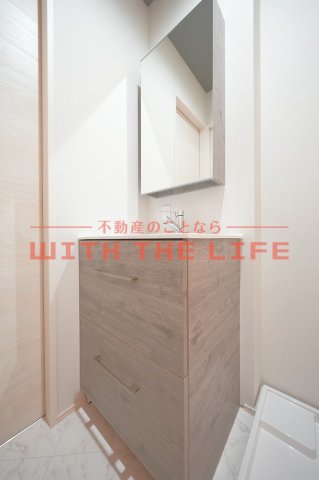 洗面設備　独立洗面化粧台が付いています