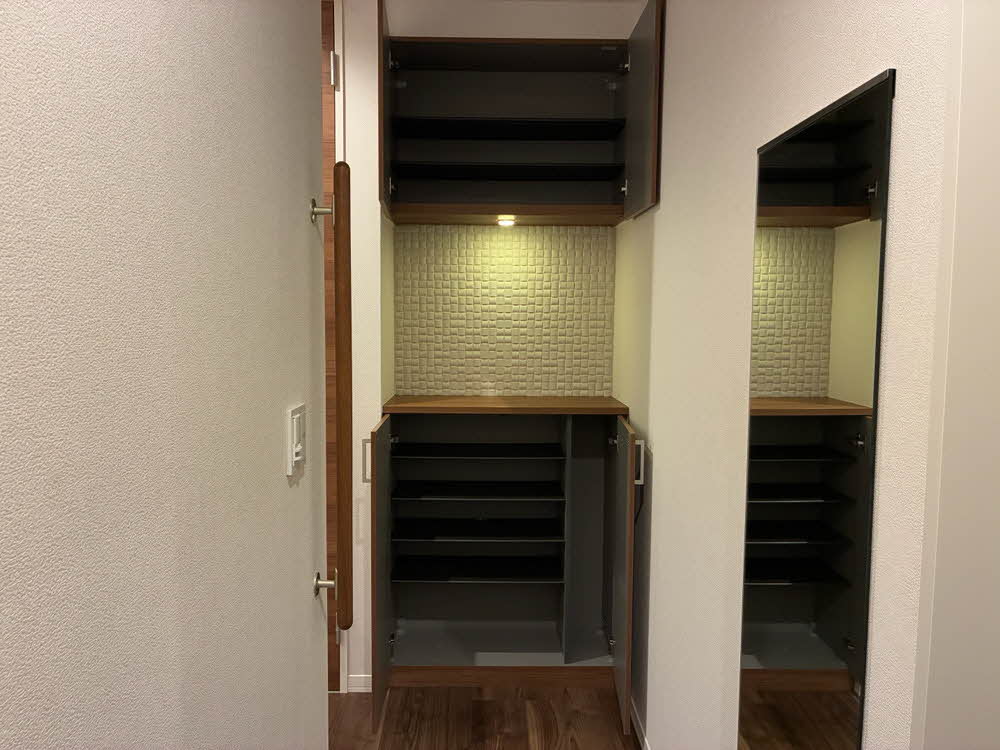 玄関　落ち着いた玄関です