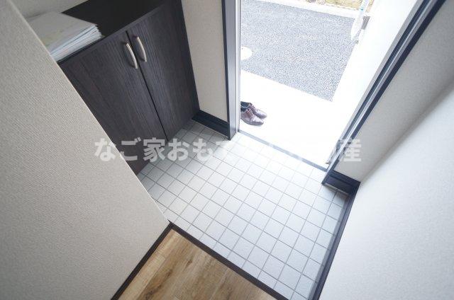 玄関　※写真は別号室