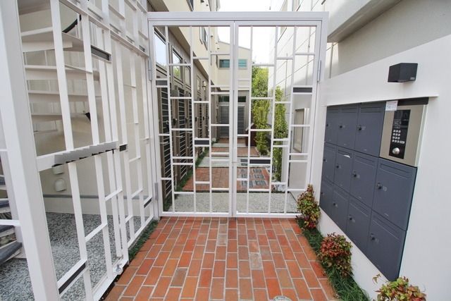 エントランス　★お洒落なエントランス部分です★