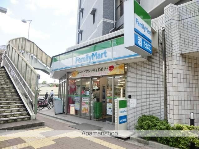 コンビニ　ファミリーマート（コンビニ）まで700m