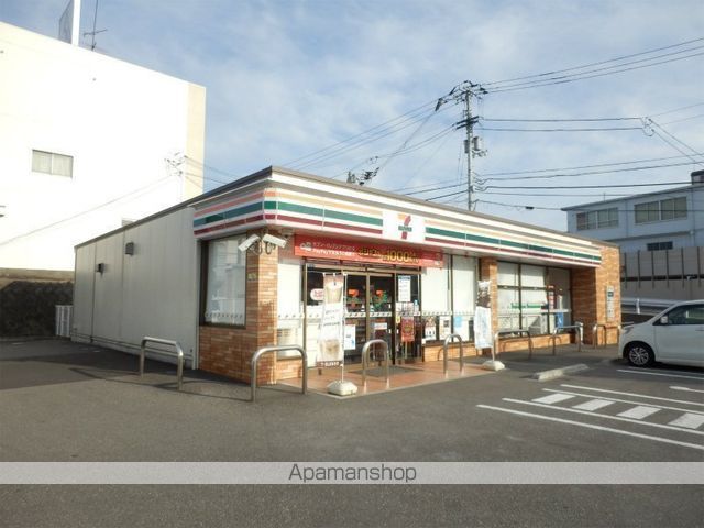 コンビニ　セブンイレブン（コンビニ）まで658m