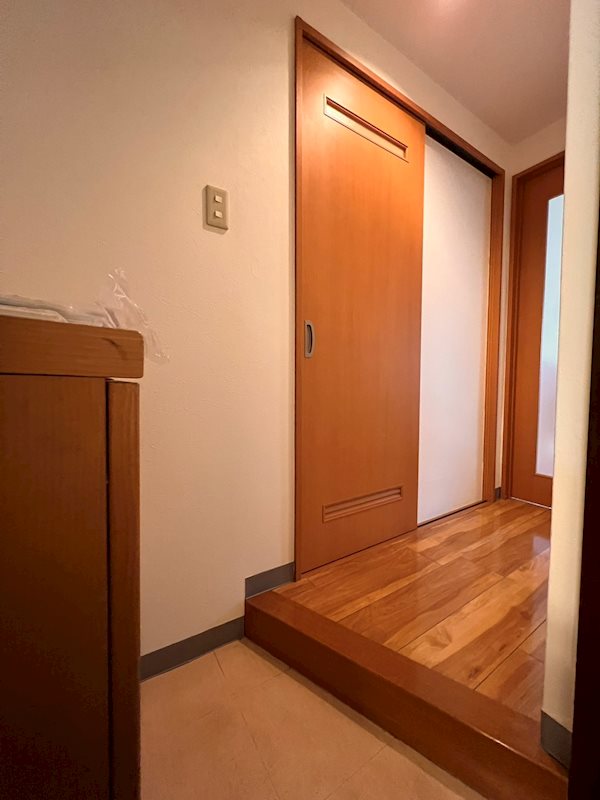玄関　※同一間取り257号室の参考写真です