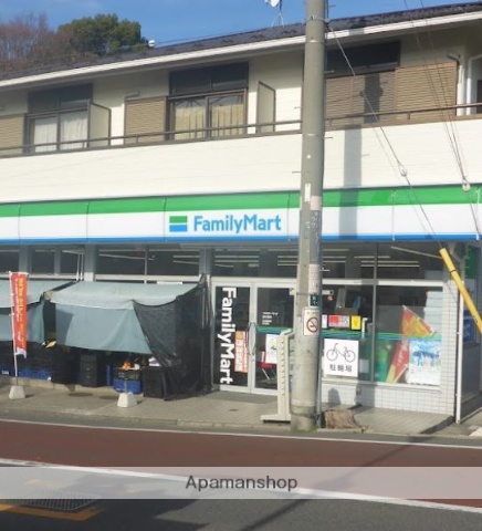 コンビニ　ファミリーマート宮の坂店（コンビニ）まで302m