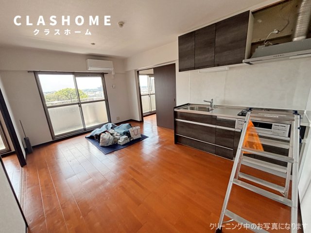 居室・リビング　同物件の別部屋になります。