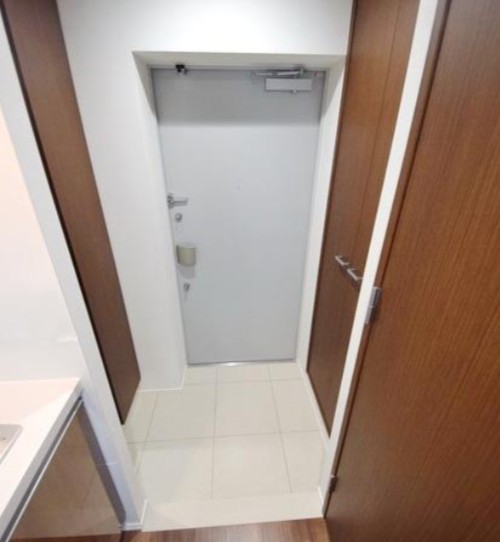 玄関　※同物件別部屋
