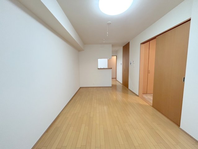 居室・リビング　★明るいフローリングの角部屋です★