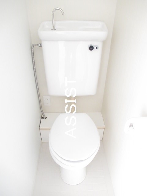 トイレ　写真：設備同仕様の別物件です