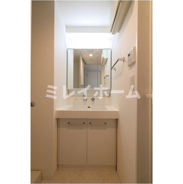 洗面設備　同建物内別のお部屋の参考写真になります。