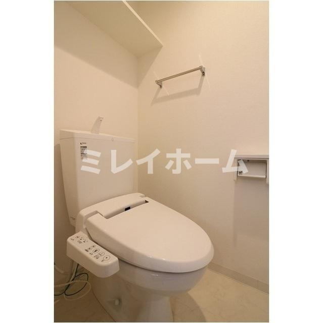 トイレ　同建物内別のお部屋の参考写真になります。